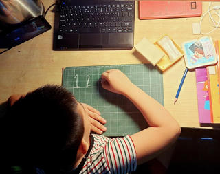 Học và thi: Từ trực tuyến đến trực tiếp