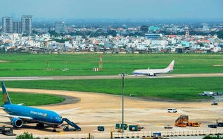 Du khách bay đêm đến TPHCM được 'giảm sâu' giá lưu trú