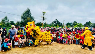 Đắk Lắk: Tết Trung thu đến với trẻ em nghèo vùng sâu, vùng xa biên giới 