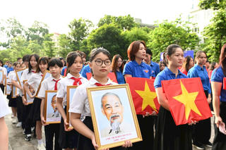 Xúc động lễ chào cờ 'Tôi yêu Tổ quốc tôi'