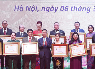 Lễ trao tặng, truy tặng danh hiệu NSND, NSƯT lần thứ 10: Đóng góp to lớn hơn nữa cho dân tộc