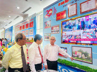 Trình bày với Mặt trận về những vấn đề liên quan đến đời sống của nhân dân