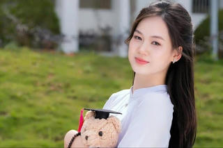 Nữ sinh chuyên Hóa là thủ khoa toàn quốc khối A00: Vỡ òa cảm xúc khi đạt điểm tuyệt đối