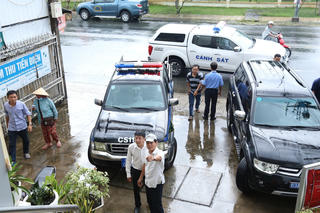 Truy bắt thanh niên dùng vật giống súng tự chế cướp ngân hàng 