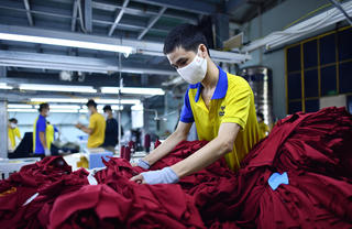 Ứng phó với vòng xoáy thuế quan: Chủ động mở rộng, đa dạng thị trường xuất khẩu