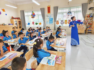 Tiến tới nâng cao năng lực ngoại ngữ cho giáo viên