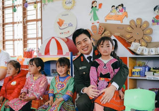 Trung úy nuôi cơm trưa cho gần 4.000 học sinh