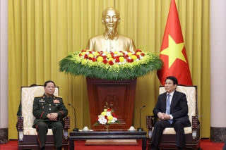 Chủ tịch nước tiếp Chủ nhiệm Tổng cục Chính trị Quân đội nhân dân Lào