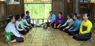 Người uy tín giúp bản làng đổi thay