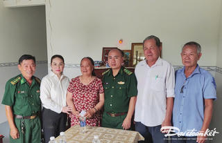 TP Hồ Chí Minh: Thăm và tặng quà các gia đình chính sách, người có công nhân ngày 27/7