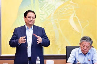 Thủ tướng: Kiên quyết cắt bỏ thủ tục hành chính rườm rà, bỏ cơ chế xin-cho