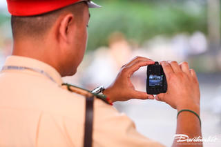 Hà Nội dùng camera 'siêu nhỏ' ghi hình phạt nguội giao thông