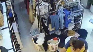 Vĩnh Phúc: 'Bắt sống' thanh niên dở trò đồi bại với chủ shop quần áo