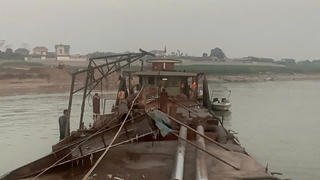 Cục CSGT mật phục bắt nhiều tàu hút cát trái phép