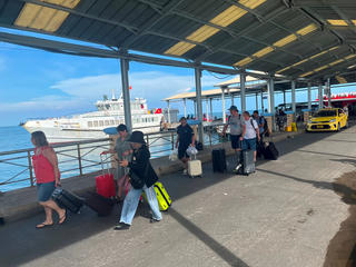 'Nóng' buôn lậu thực phẩm, thuốc, mỹ phẩm qua cửa khẩu, biên giới