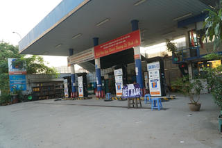 Liên tục 'than' lỗ, các 'ông lớn' xăng dầu đang làm ăn ra sao? 