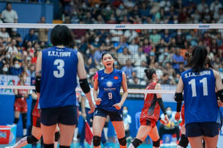 Bóng chuyền nữ Việt Nam thắng CLB Trung Quốc, gây địa chấn ở giải châu Á