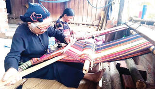 Thêm cách gìn giữ nghề dệt thổ cẩm Hà Ri