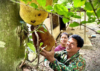 Hỗ trợ người dân vùng khó vươn lên thoát nghèo