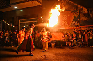 Hà Nội: Cận cảnh màn múa lân, thổi lửa độc đáo đón Tết Trung thu ở thôn Cao Hạ