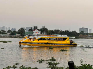 Giao thông đường thủy 'mắc cạn'?