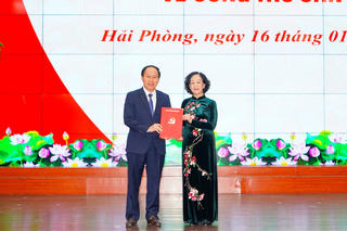 Phó Chủ tịch – Tổng Thư ký UBTƯ MTTQ Việt Nam Lê Tiến Châu giữ chức Bí thư Thành ủy Hải Phòng