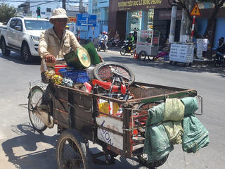 Đội nắng mưu sinh