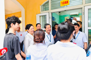 Bộ trưởng Bộ GDĐT động viên thí sinh, giáo viên trước kỳ thi tốt nghiệp THPT