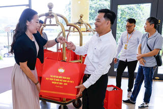 Dưới mái nhà chung đại đoàn kết toàn dân tộc