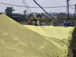 Nghìn tấn lưu huỳnh tập kết tại Cảng Việt Trì, Chủ tịch tỉnh Phú Thọ yêu cầu xử lý