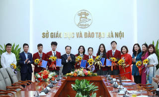 Hà Nội tăng 15 lần mức thưởng cho học sinh đoạt huy chương Vàng Olympic quốc tế