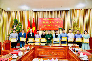 Đắk Lắk: Báo Đại Đoàn Kết chung tay cùng Bộ đội Biên phòng tỉnh chăm lo người nghèo