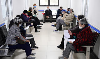 Rét đậm, nhiều người nhập viện do bệnh tim mạch