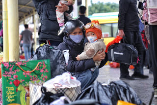 Bến xe Hà Nội nhộn nhịp dịp cận Tết Nguyên đán