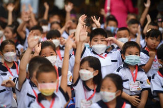 Không yêu cầu phụ huynh nộp sổ hộ khẩu giấy khi tuyển sinh