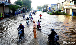 Miền Tây chật vật với 'con nước' cuối năm
