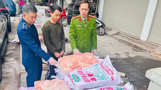 Hà Nội: Thu giữ 1 tấn nầm lợn 'bẩn' đang trên đường đi tiêu thụ