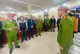 Chủ tịch huyện, Cục trưởng Cục Hải quan bị kỷ luật