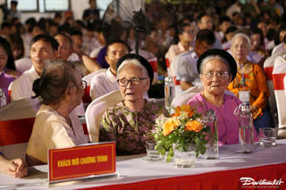 Những chuyến tàu mang nặng nghĩa tình