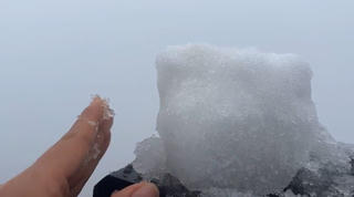 Ngày 29/12, tuyết tiếp tục rơi trên đỉnh Fansipan