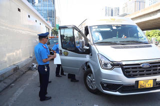 Hà Nội: Chốt trực ngăn chặn xe khách dừng đỗ vô tội vạ, đón trả khách trái phép