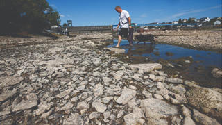 Nắng nóng, châu Âu báo động đỏ
