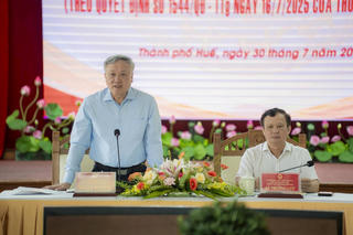 Phó Thủ tướng Thường trực Nguyễn Hòa Bình làm việc với Ban Thường vụ Thành ủy Huế