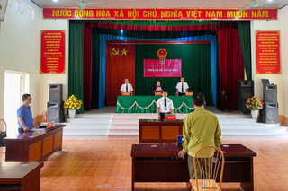 Kẻ ném bùn vào CSGT khi bị yêu cầu đo nồng độ cồn bị tuyên phạt 12 tháng tù treo