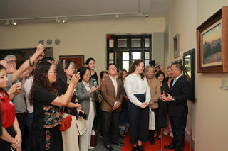 Hậu duệ đời thứ 5 hiến tặng tranh của Vua Hàm Nghi