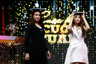 Hồng Diễm catwalk thần thái trong 'Cuộc hẹn cuối tuần'