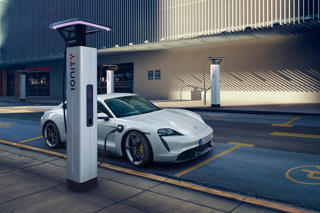 Xe điện của Porsche sắp ra mắt với phạm vi 800 dặm và thời gian sạc 15 phút