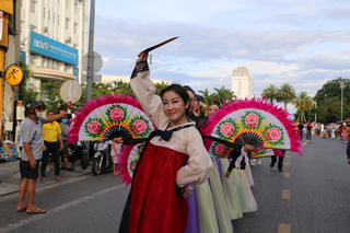 Sôi động lễ hội đường phố ‘Sắc màu văn hoá’