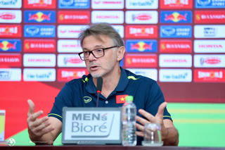 HLV Troussier có chia sẻ gì trước trận đấu của tuyển Việt Nam và Iraq?