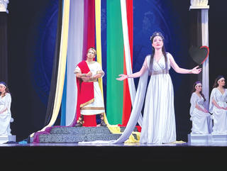 Công diễn vở kịch 'Mê Đê' phiên bản cải lương